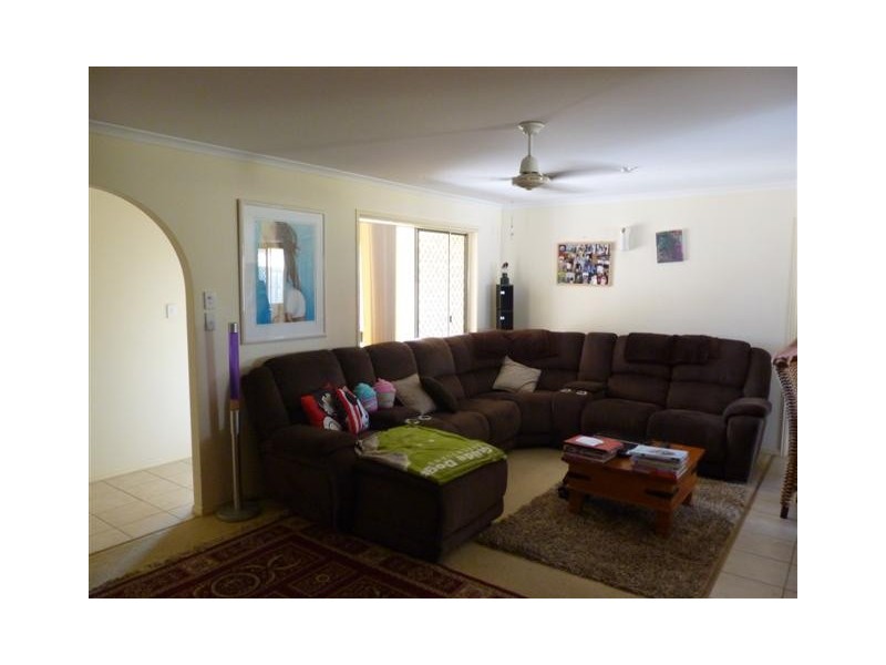 6 Kestrel Ct, Eli Waters QLD 4655