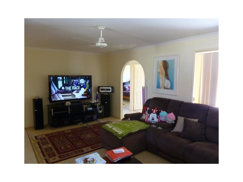 6 Kestrel Ct, Eli Waters QLD 4655