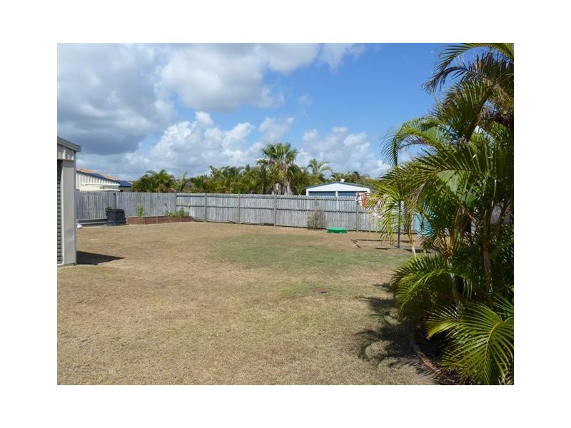 6 Kestrel Ct, Eli Waters QLD 4655