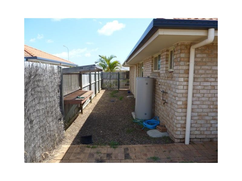 6 Kestrel Ct, Eli Waters QLD 4655