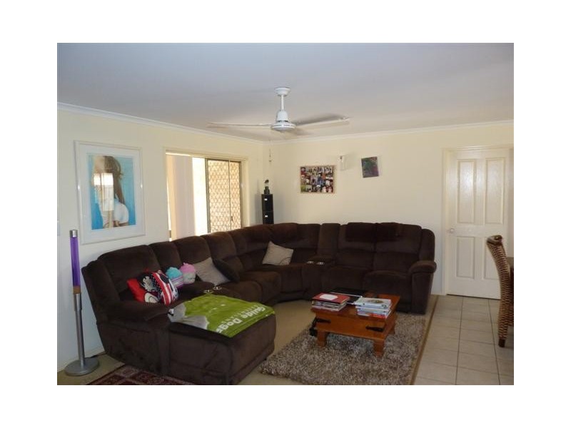 6 Kestrel Ct, Eli Waters QLD 4655