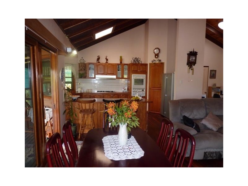 10 Jacqueline Drive, Pacific Haven QLD 4659