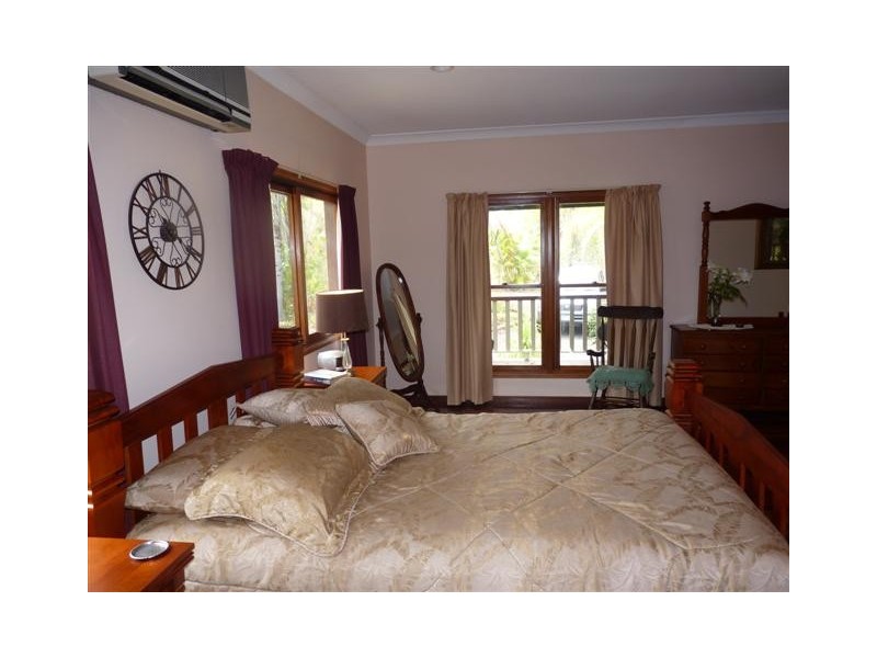 10 Jacqueline Drive, Pacific Haven QLD 4659