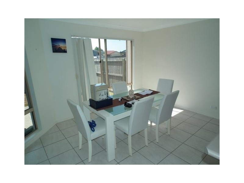 1/6 Golden Grove Court, Eli Waters QLD 4655
