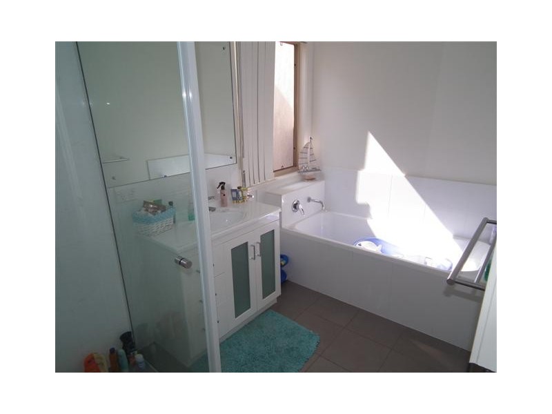 1/6 Golden Grove Court, Eli Waters QLD 4655