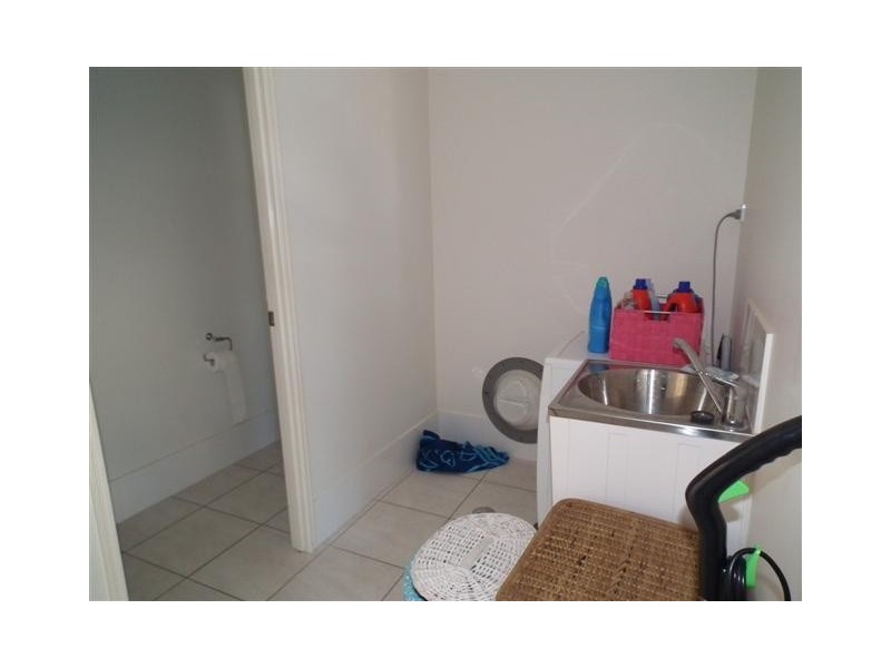 1/6 Golden Grove Court, Eli Waters QLD 4655