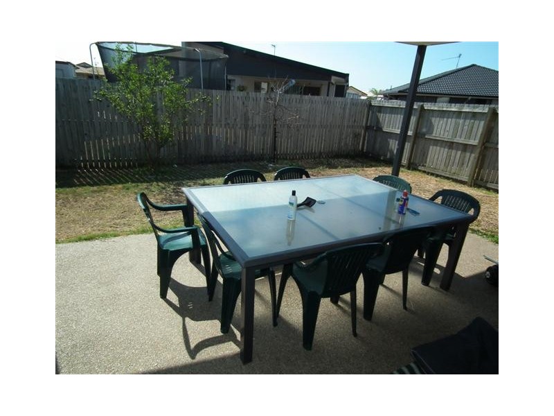 1/6 Golden Grove Court, Eli Waters QLD 4655