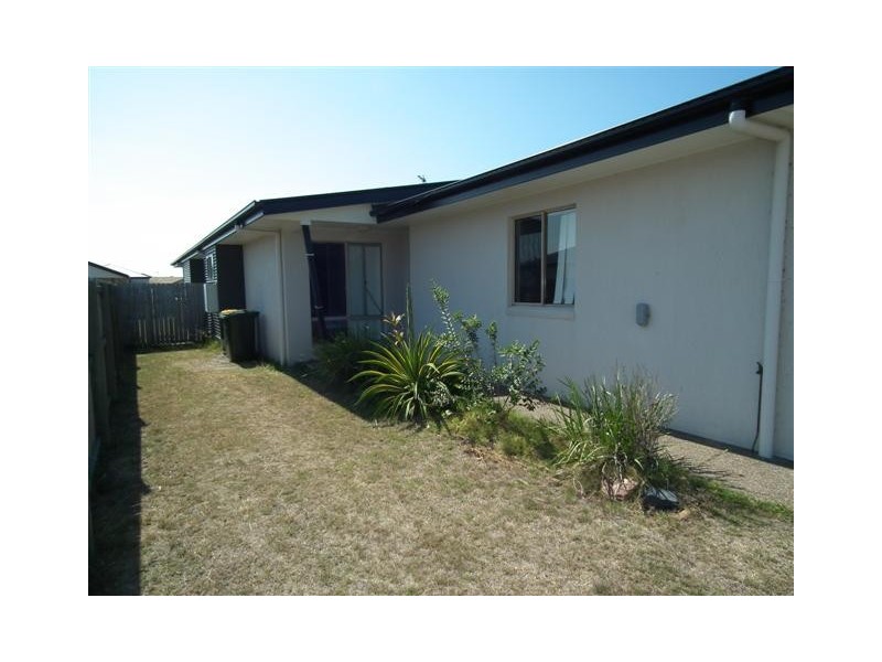 1/6 Golden Grove Court, Eli Waters QLD 4655