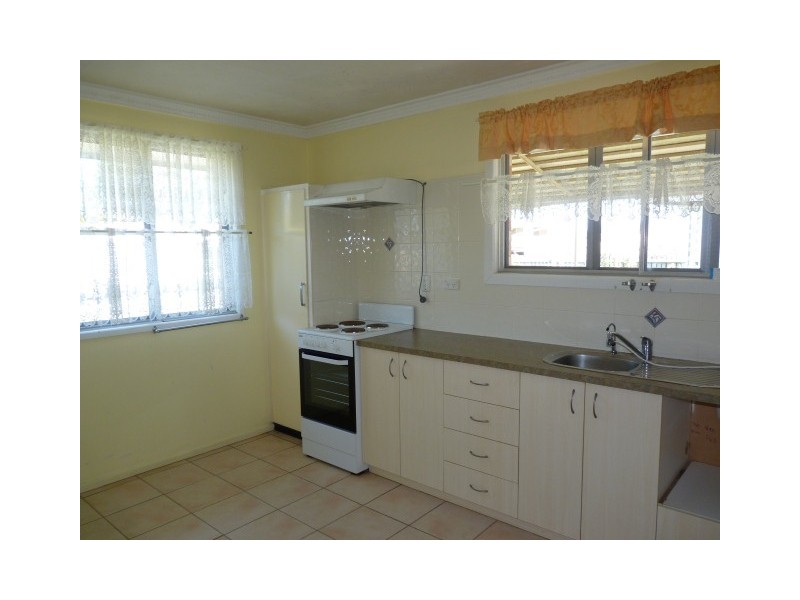 5 Barnstaple St, Torquay QLD 4655