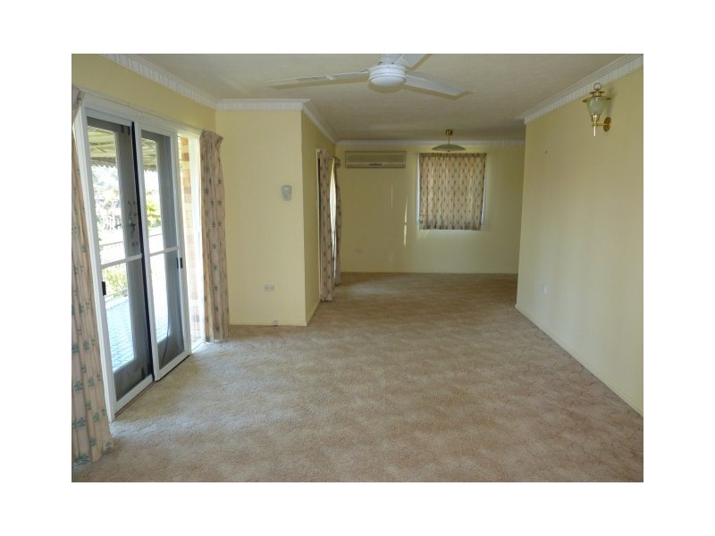5 Barnstaple St, Torquay QLD 4655