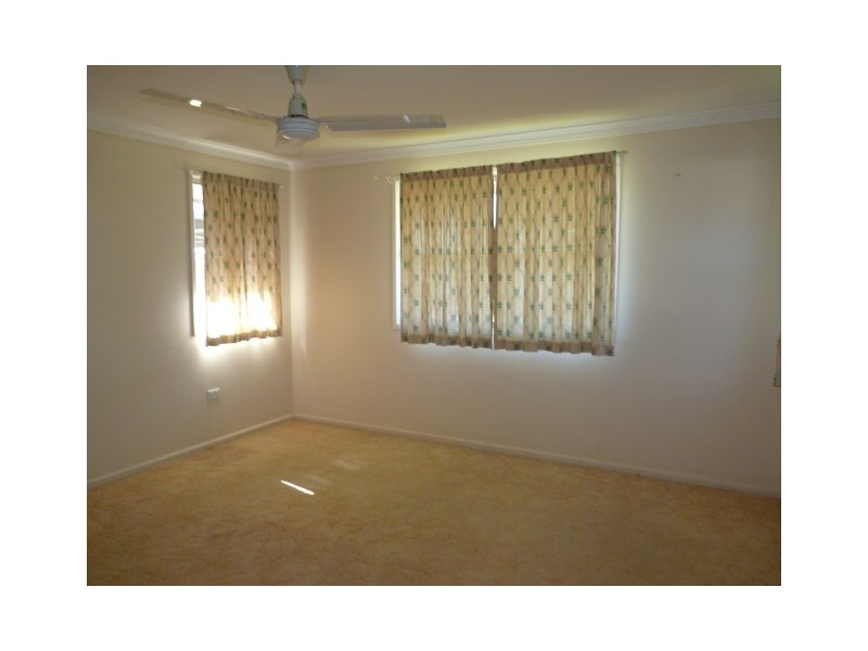 5 Barnstaple St, Torquay QLD 4655