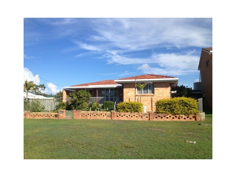 5 Barnstaple St, Torquay QLD 4655