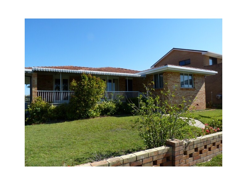 5 Barnstaple St, Torquay QLD 4655