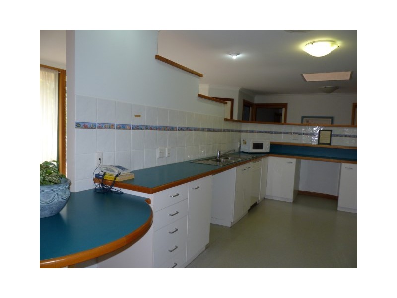 6 Pilot Street, Urangan QLD 4655