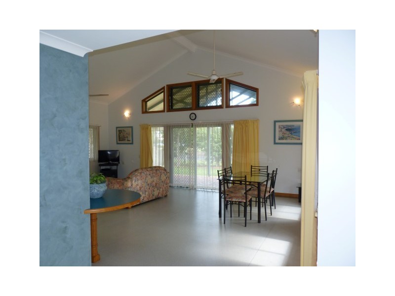 6 Pilot Street, Urangan QLD 4655