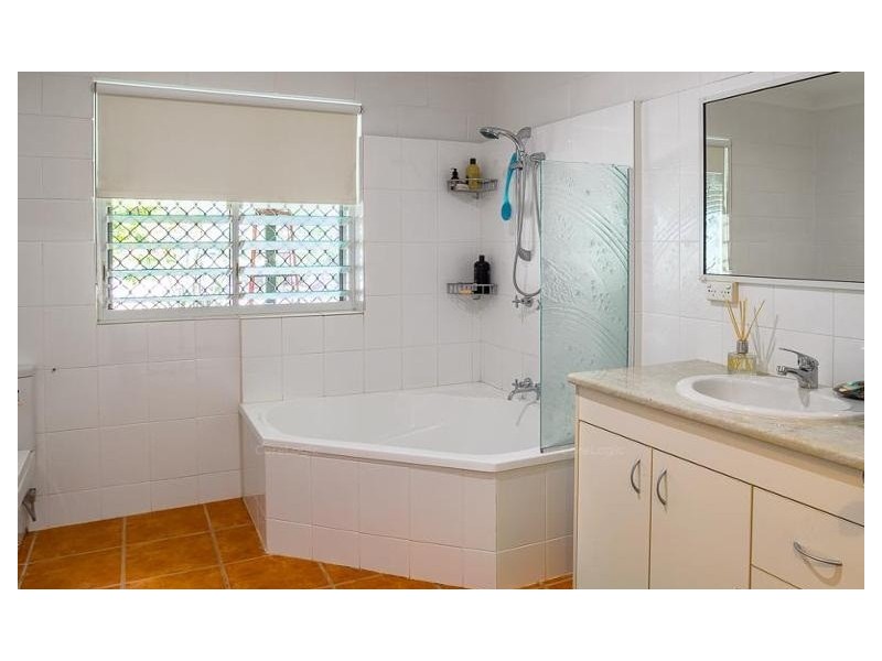 21 Barallen Close, Booral QLD 4655