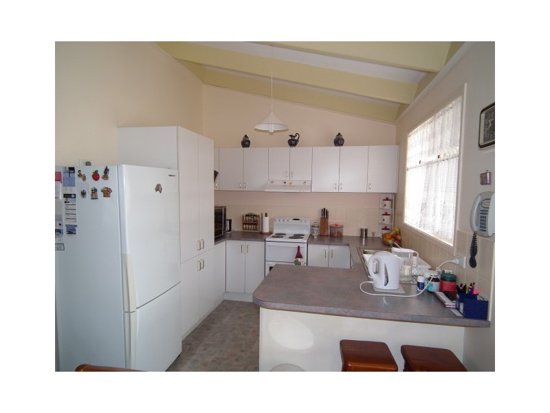 117 Hammond Street, Urangan QLD 4655