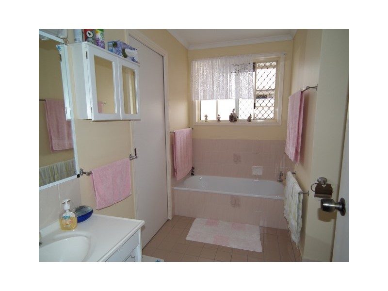 117 Hammond Street, Urangan QLD 4655