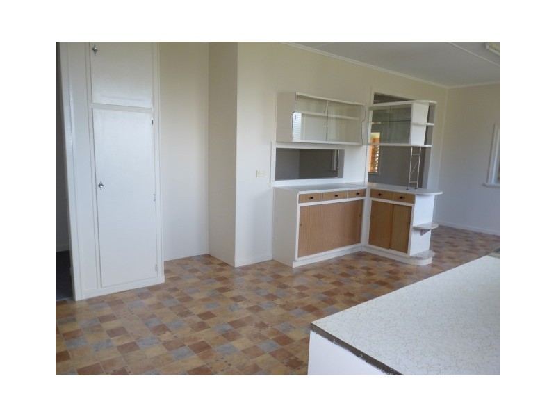 62 King Street, Urangan QLD 4655