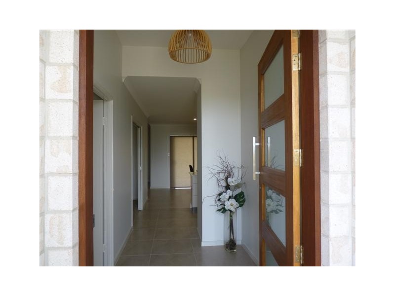 7 Belleni Court, Point Vernon QLD 4655