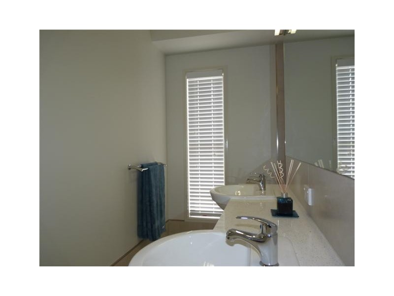 7 Belleni Court, Point Vernon QLD 4655