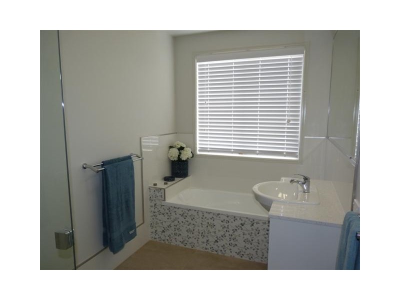 7 Belleni Court, Point Vernon QLD 4655