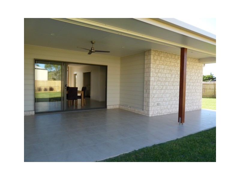 7 Belleni Court, Point Vernon QLD 4655