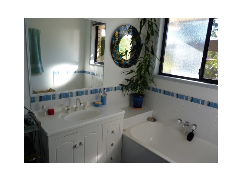 68 Green Acres Road, Dundowran QLD 4655