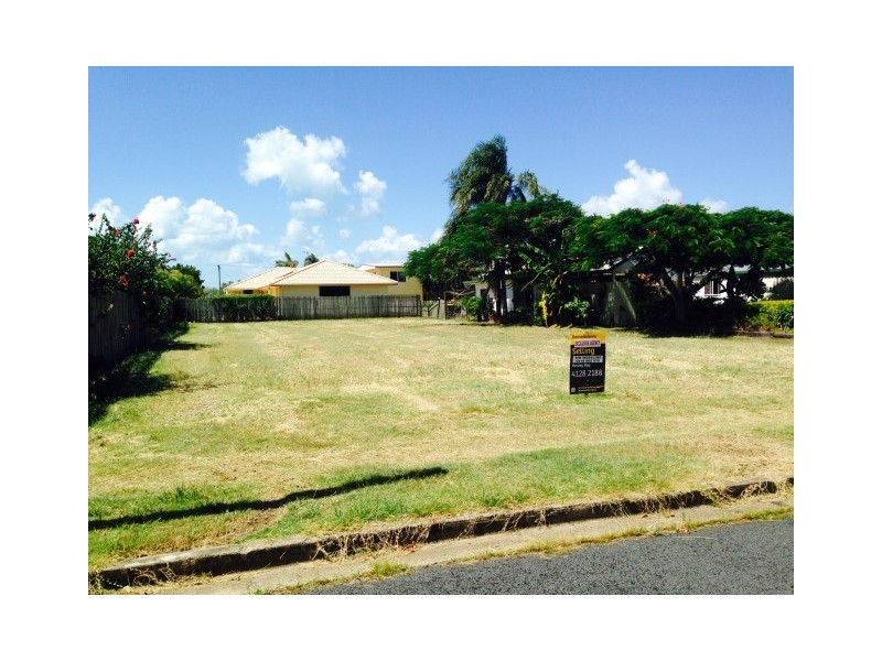 8 Edwin Street, Urangan QLD 4655