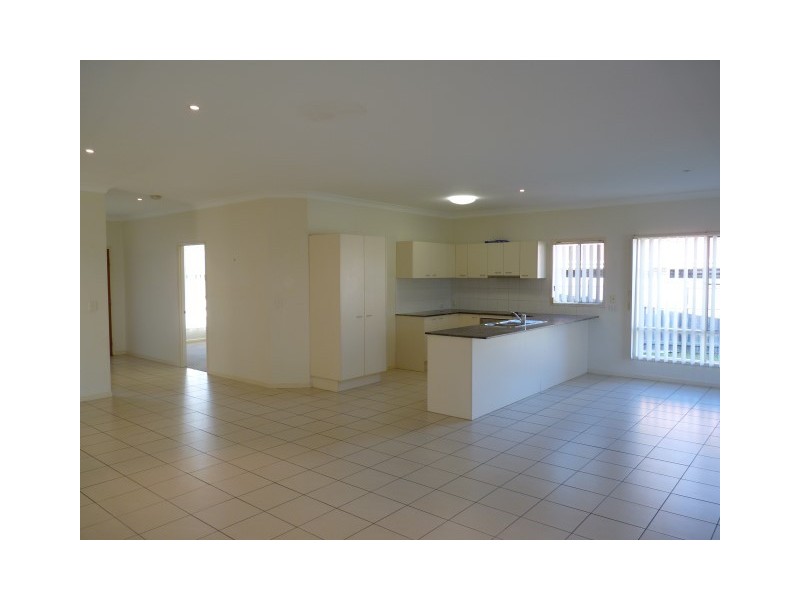 20 Whipbird Court, Urangan QLD 4655