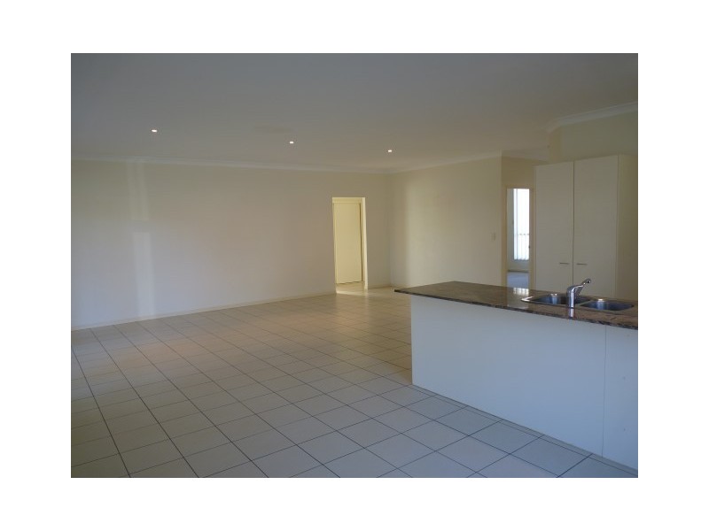 20 Whipbird Court, Urangan QLD 4655