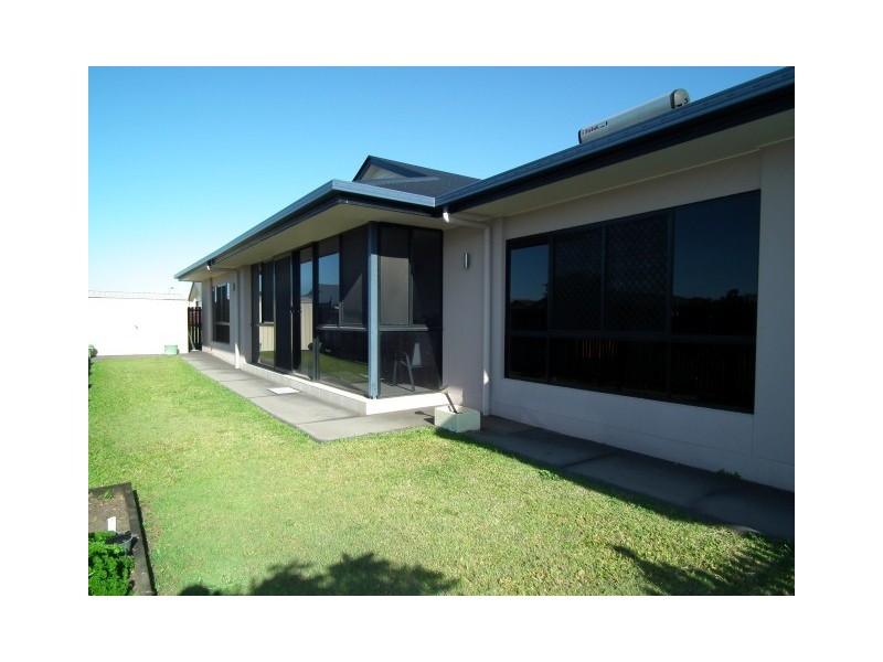 2 Kemble Way, Urraween QLD 4655
