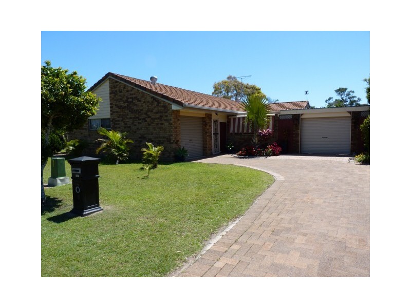 9 Woodland Close, Torquay QLD 4655