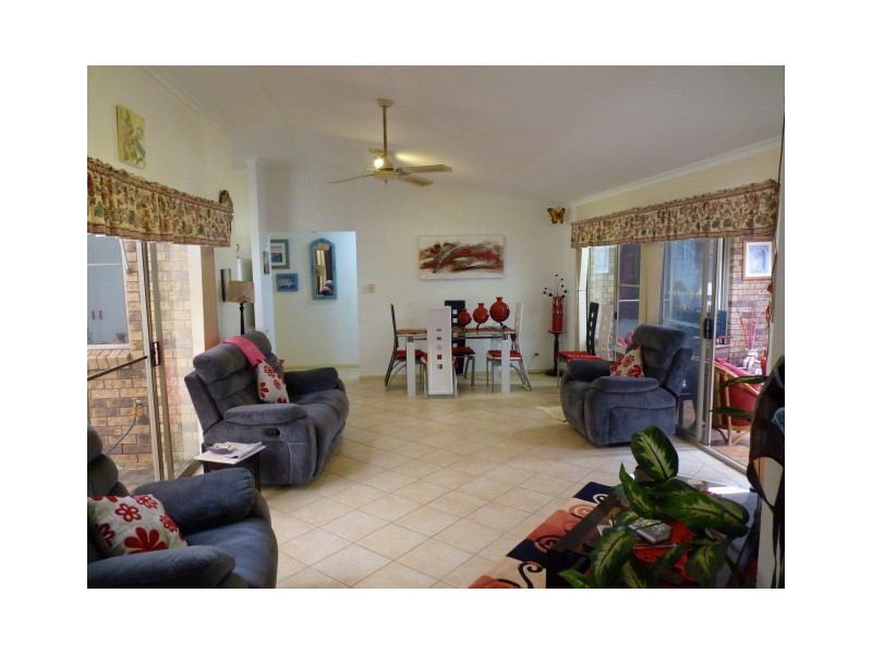 9 Woodland Close, Torquay QLD 4655