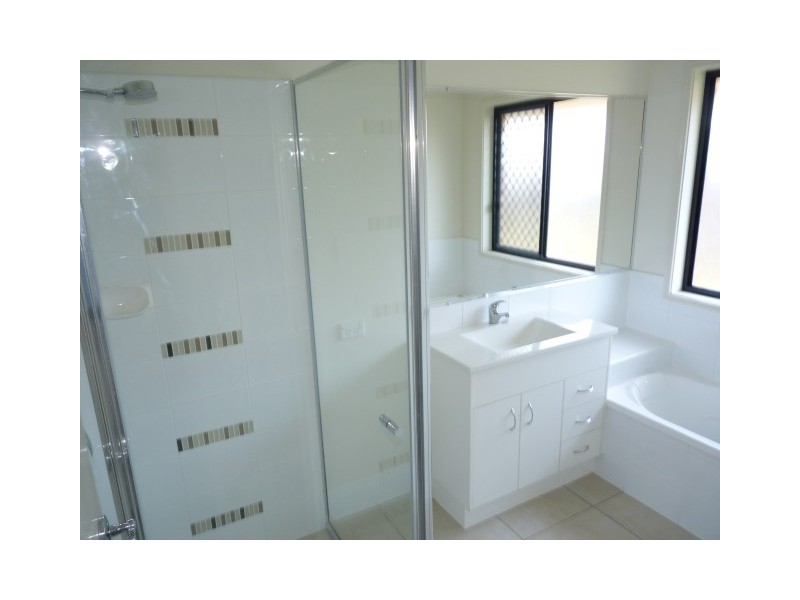 4 Chelsea Court, Urraween QLD 4655