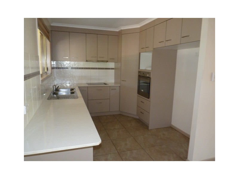 8 Franklin St, Urraween QLD 4655