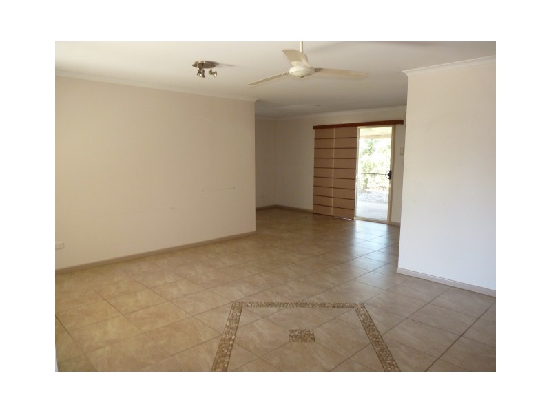 8 Franklin St, Urraween QLD 4655