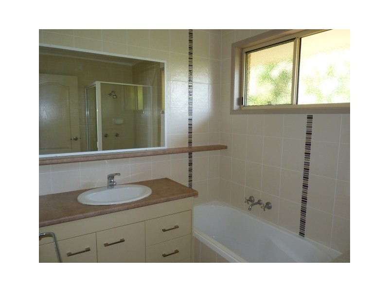 8 Franklin St, Urraween QLD 4655