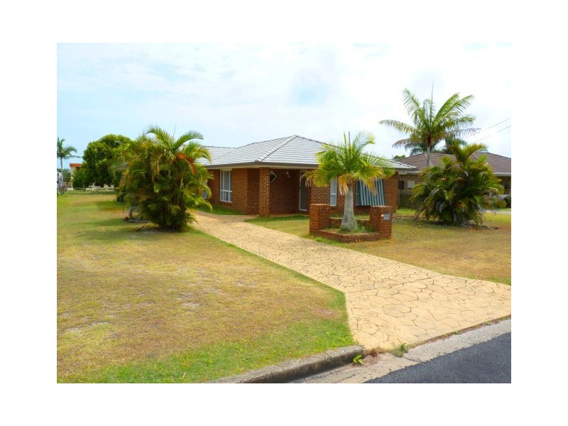 11 Wuruma Street, Scarness QLD 4655