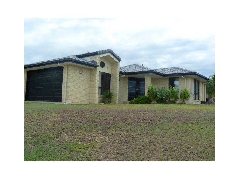 7 Whipbird Court, Urangan QLD 4655