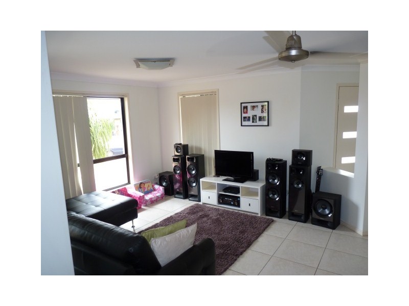 7 Whipbird Court, Urangan QLD 4655