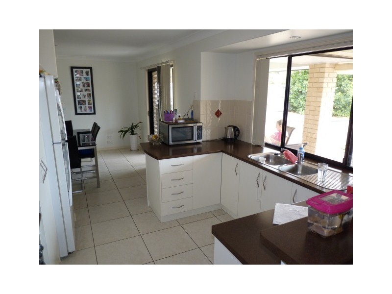 7 Whipbird Court, Urangan QLD 4655