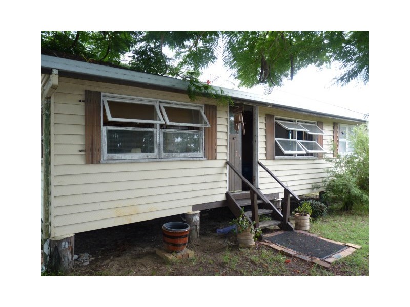 220 Cypress Street, Urangan QLD 4655