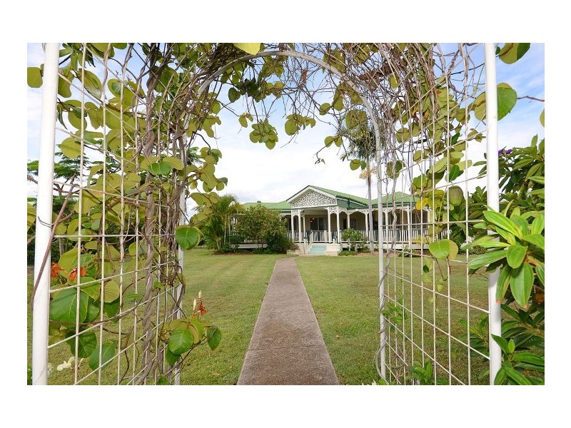 11 Moolyyir Street, Urangan QLD 4655