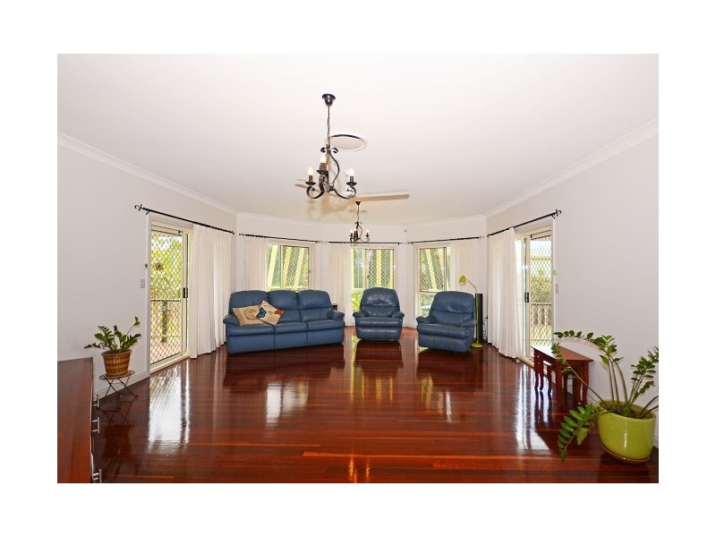 11 Moolyyir Street, Urangan QLD 4655