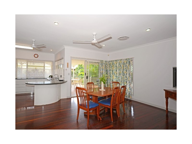 11 Moolyyir Street, Urangan QLD 4655