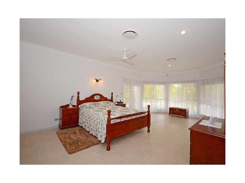 11 Moolyyir Street, Urangan QLD 4655