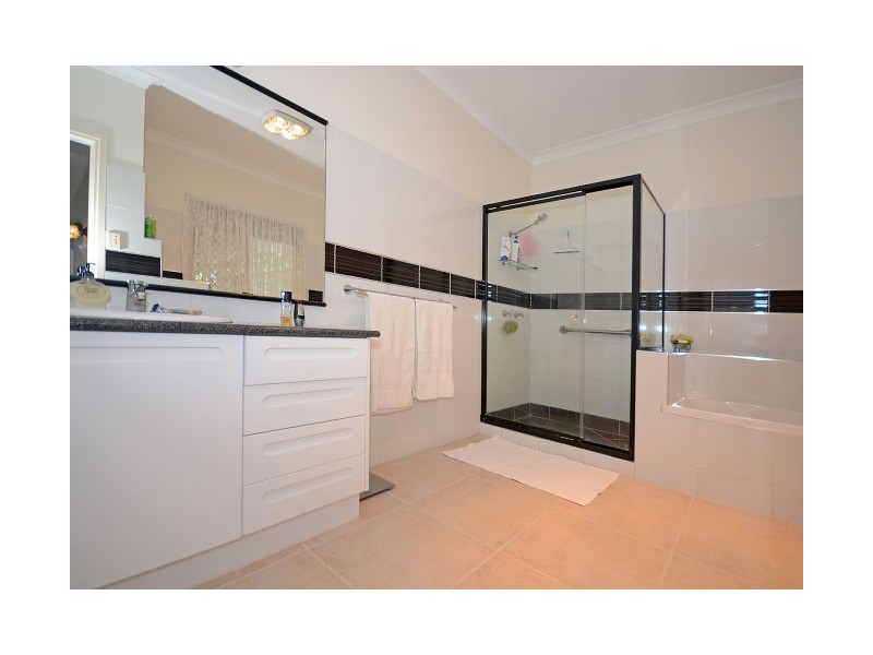 11 Moolyyir Street, Urangan QLD 4655