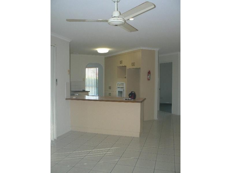 8 Masters Court, Urraween QLD 4655