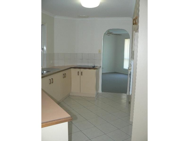 8 Masters Court, Urraween QLD 4655